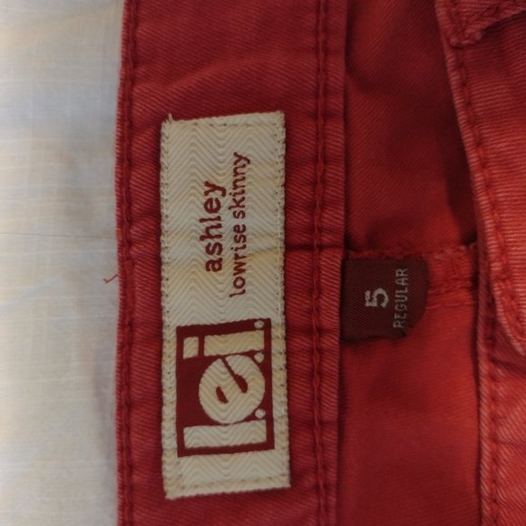 Cherry Red Size 5 LEI skinny pants - Picture 3 of 3